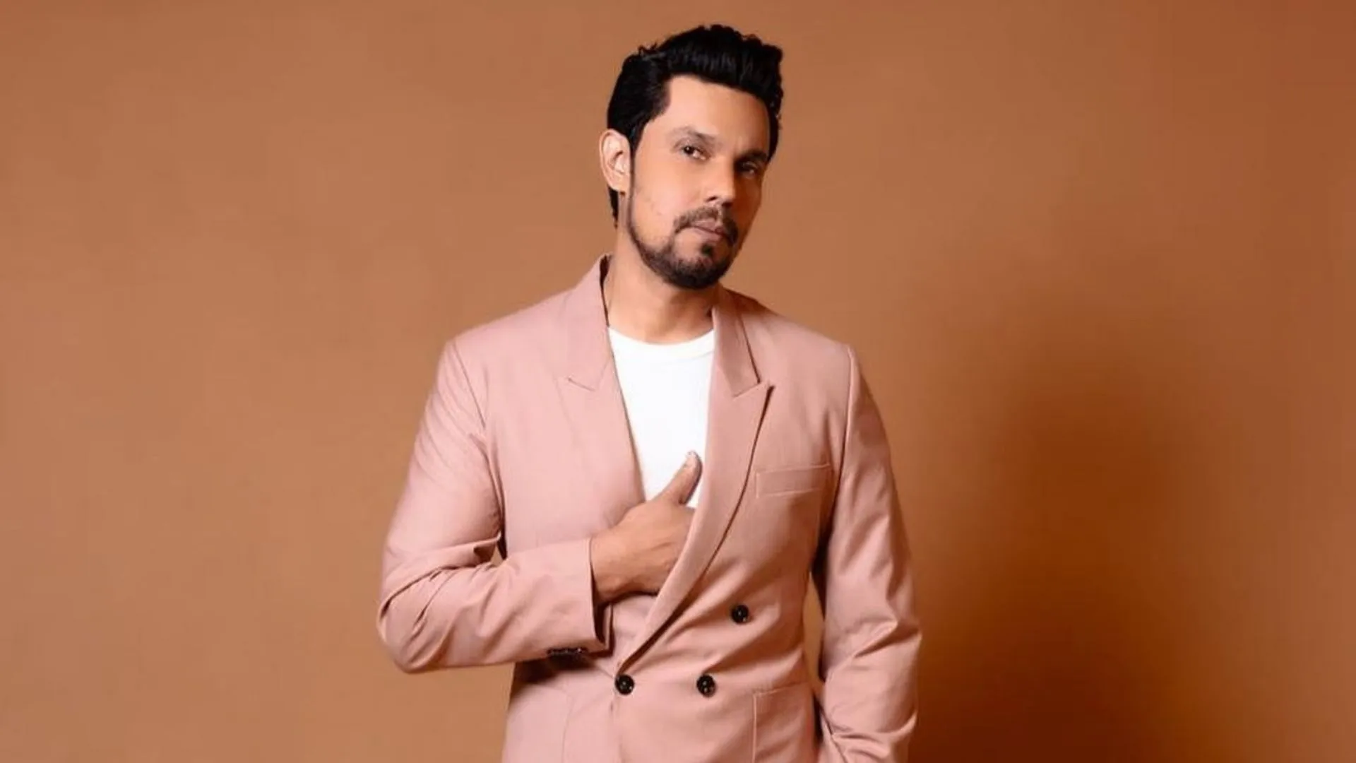 Randeep Hooda Joins Again Avengers Endgame Director Sam Hargrave For  Hollywood Movie Matchbox - Entertainment News: Amar Ujala - Randeep Hooda:'एवेंजर्स:  एंडगेम' निर्देशक के साथ दोबारा जुड़े रणदीप हुड्डा ...
