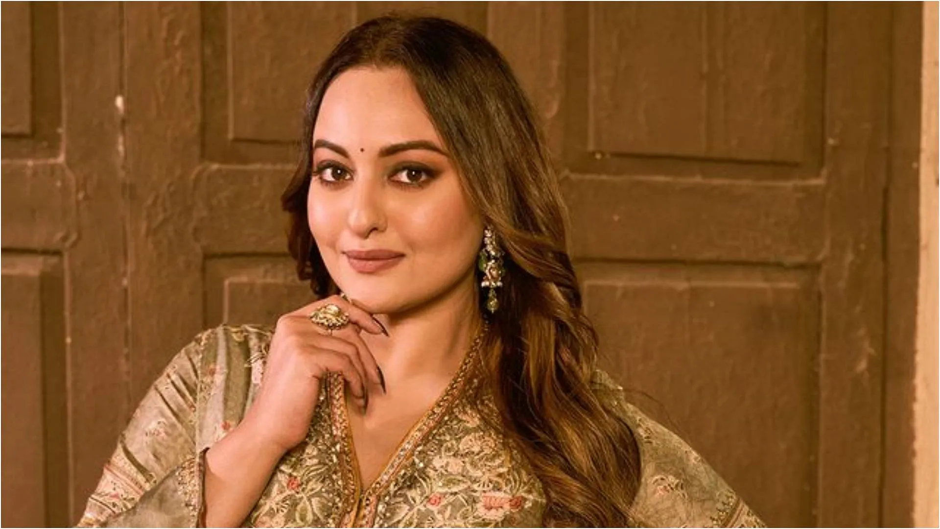 Happy Dhanteras 2024: Sonakshi Sinha Extends Wishes With Beautiful Photos  Says Happy Dhanteras From Asli Sona - Entertainment News: Amar Ujala - Sonakshi  Sinha:'असली सोना की ओर से धनतेरस की बधाई', सोनाक्षी