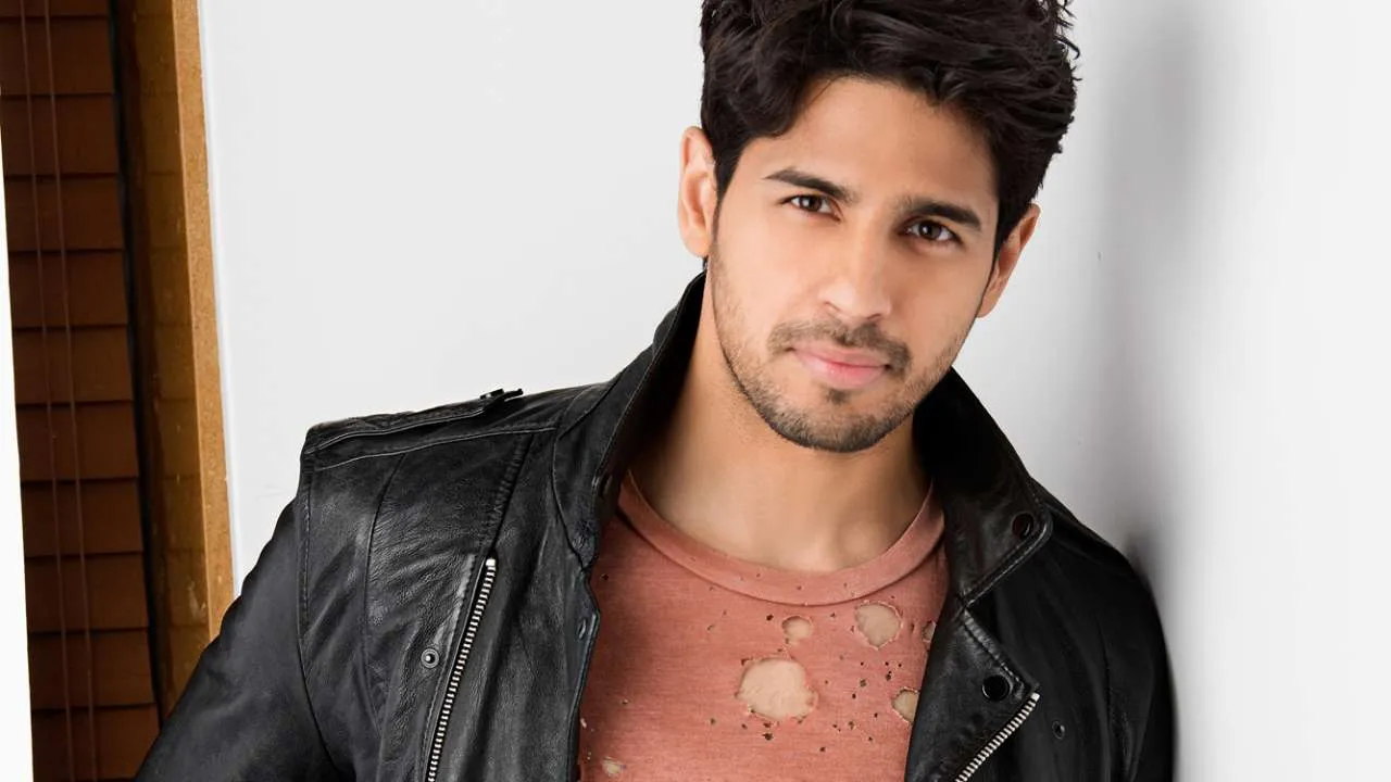 Sidharth Malhotra Birthday: क्या सिद्धार्थ मल्होत्रा ​​2023 में होंगे प्यार  और करियर में भाग्यशाली? जानिए ज्योतिषियों की भविष्यवाणी