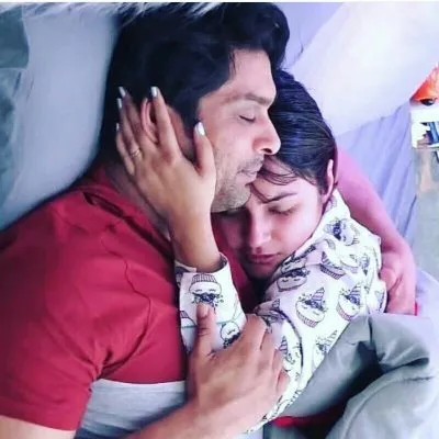 #sidnaazforever "bigboss के winner सिद्धार्थ शुक्ला और शहनाज गिल का प्यार भरा वीडियो हुआ वायरल।