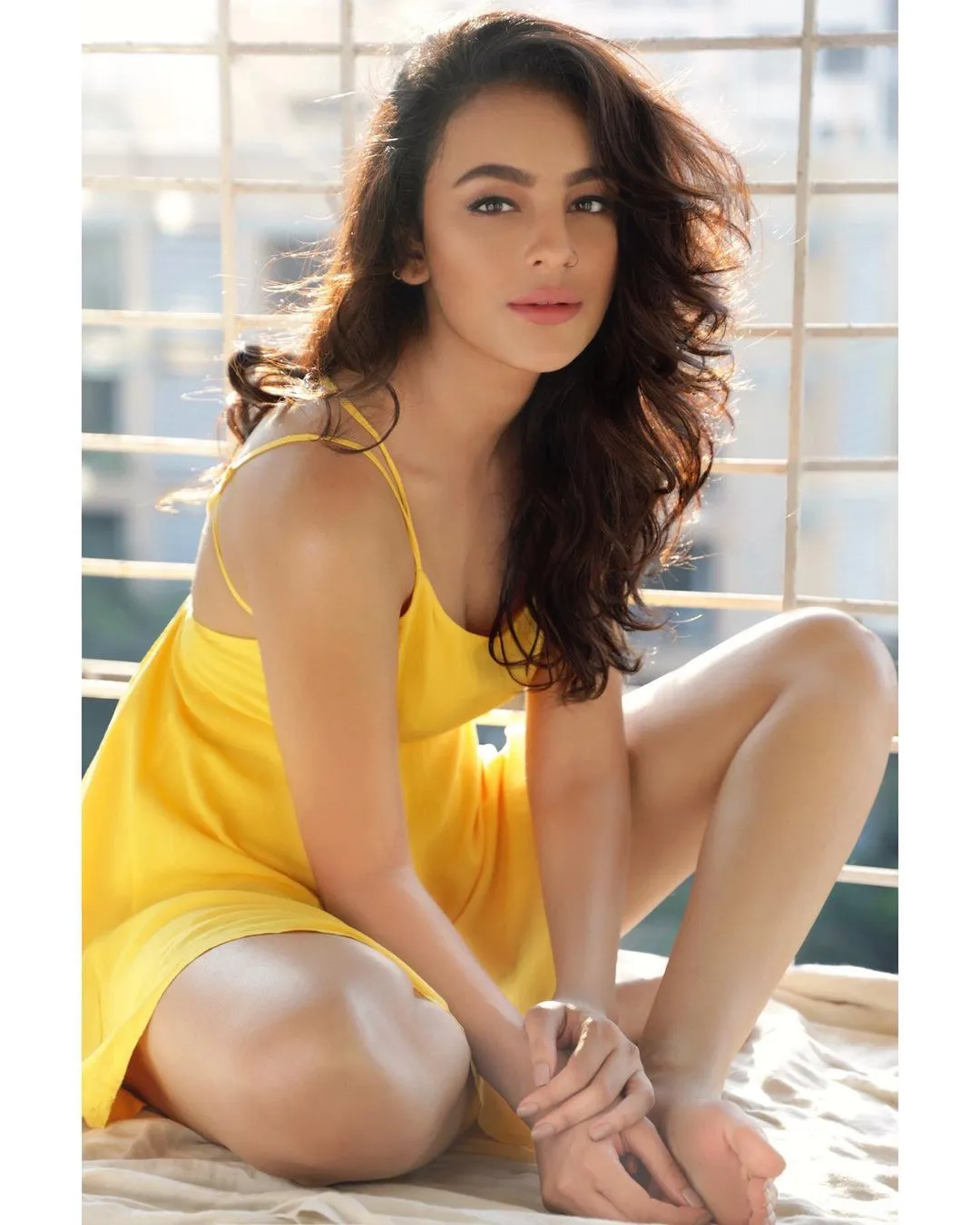 अभिनेत्री सीरत कपूर से सीखिए गर्मी के मौसम में कैसे आप हॉट एंड सेक्सी लग सकते हैं