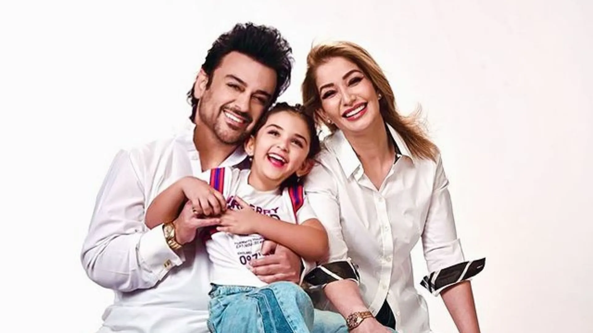 Adnan Sami reacts and shared a screenshot of a PAK netizen comment On His Indian Citizenship