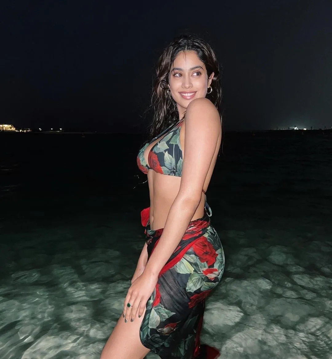 Jhanvi Kapoor seen in hot bikini avatar, see pictures