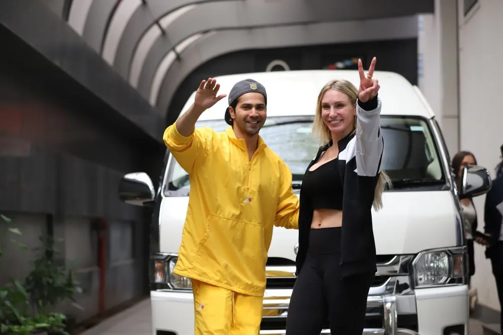 Photos: WWE स्टार शार्लेट फ्लेयर ने वरुण धवन के साथ किया बॉलीवुड डांस