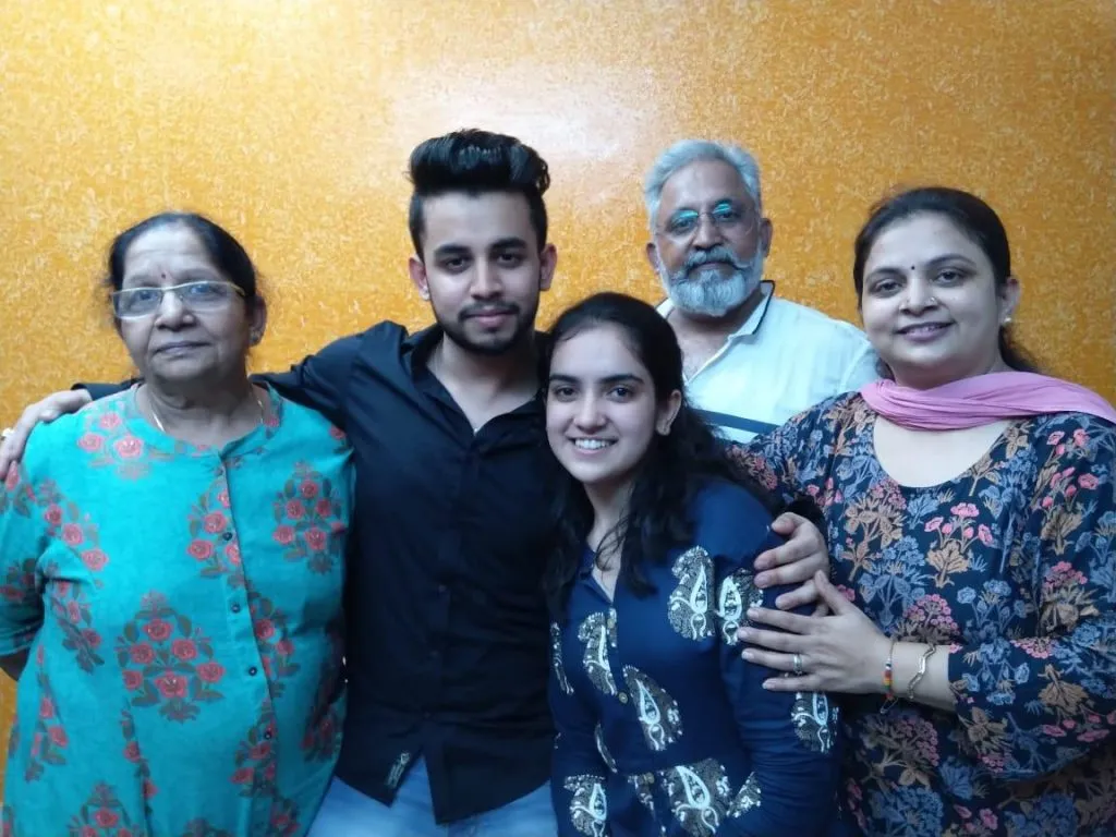 Vibhor Parashar Indian Idol 10 contestant with Family