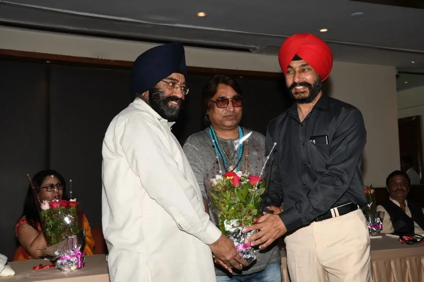 Dildar Rajinder Singh Arora with Dilip Sen, and Tapasvi Mohan 