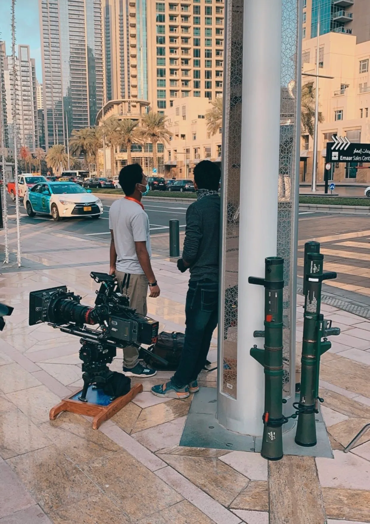 शाहरुख़ खान दुबई में कर रहे हैं पठान की शूटिंग, नई लुक देख फैंस हुए दीवाने
