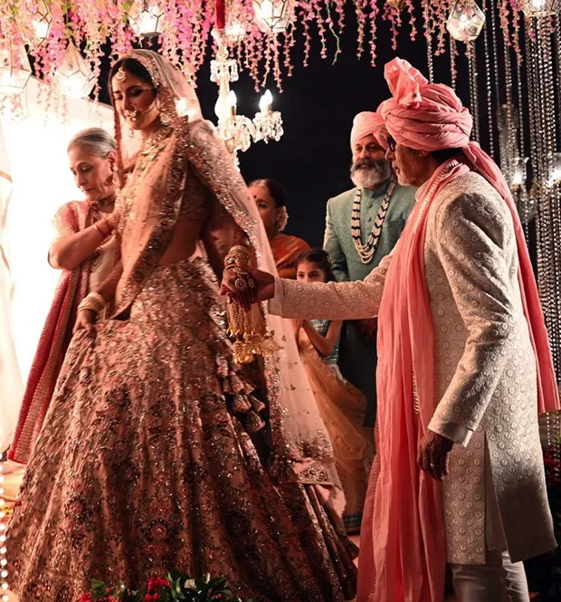 कैटरीना कैफ के साथ शादी में डांस कर रहे हैं अमिताभ बच्चन और जया बच्चन, देखिए कहां कि है ये फोटो