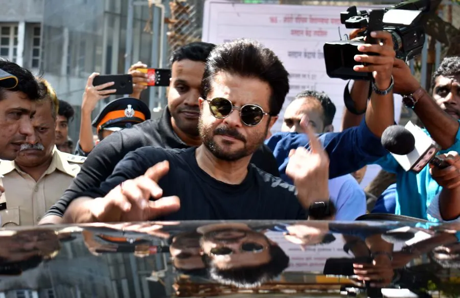महाराष्ट्र विधानसभा चुनाव 2019 के दौरान बॉलीवुड स्टार्स ने वोट डाले
