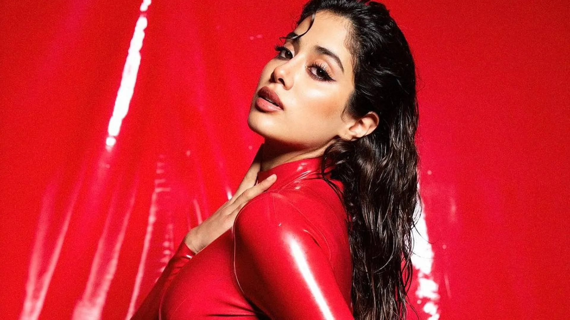 Janhvi Kapoor Tries Hands In Stand Up Comedy Spreading Awareness About Hpv  Through Her New Show - Amar Ujala Hindi News Live - Janhvi Kapoor:फिल्मों  के बाद स्टैंड-अप में भी जान्हवी कपूर