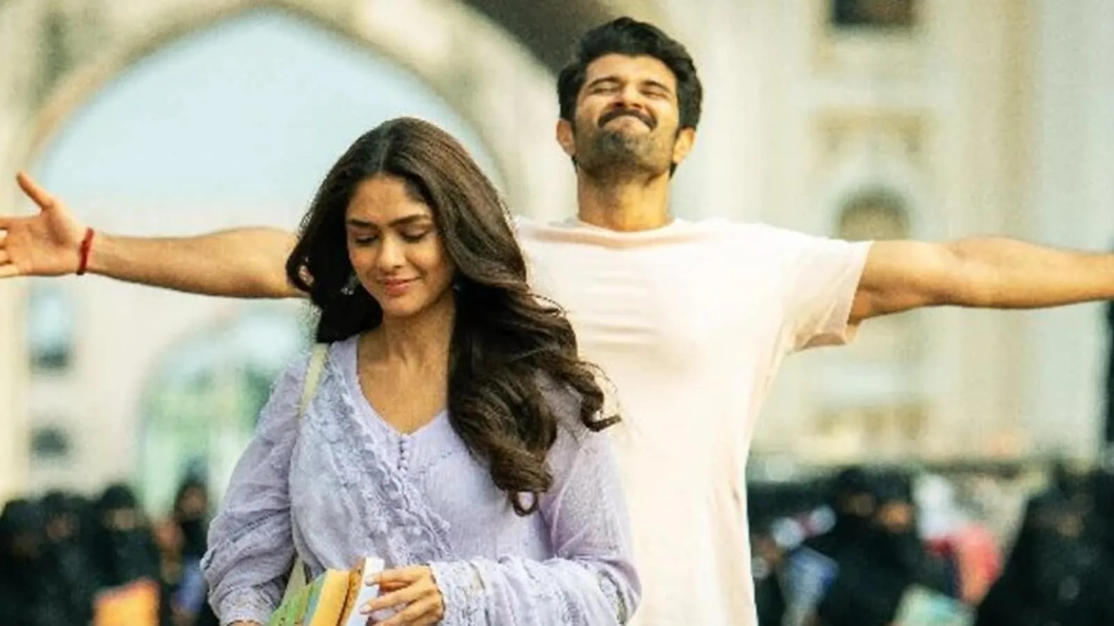 Family Star box office collection day 1: Vijay Deverakonda and Mrunal  Thakur film mints more than ₹5 crore in India - Hindustan Times