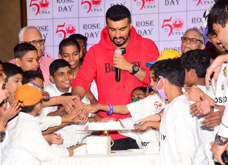 अर्जुन कपूर ने कैंसर पीड़ित बच्चों के साथ ‘नेशनल कैंसर रोज डे’ सेलिब्रेट किया