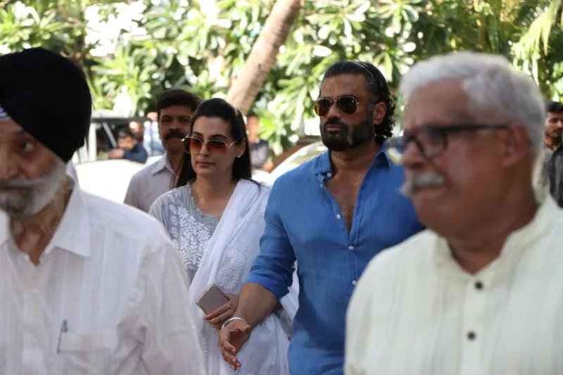 अजय देवगन के पिता वीरू देवगन की शोकसभा में शामिल हुए बॉलीवुड के सितारे