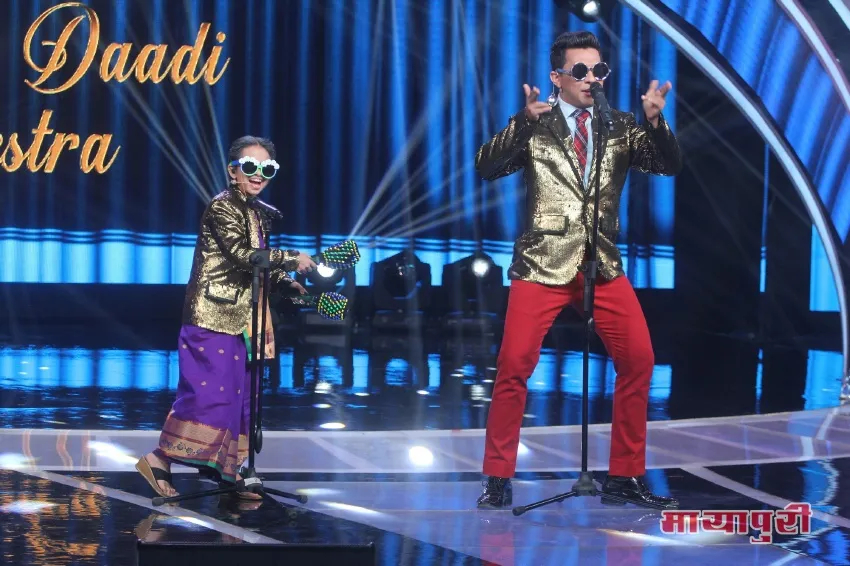 Aditya Narayan along with the co host (for this week) Dipali 