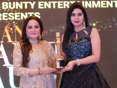 प्रेरणा धाबरडे: अवार्ड, फैशन, मॉडलिंग, एंकरिंग और सामाजिक कार्यों के साथ भी घर की जिम्मेदारियां पूरी की जा सकती हैं