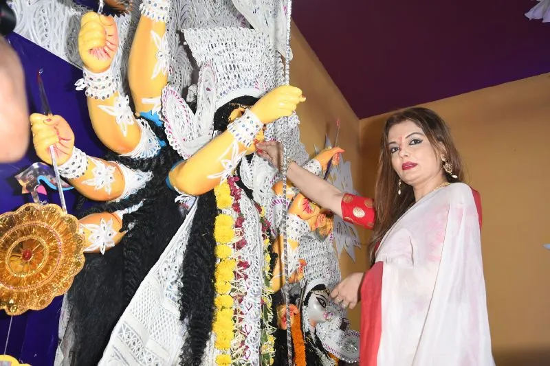 मलाड सार्बोजनिन दुर्गोत्सव 2019 में सिंदूर उत्सव  मनाते दिखें बॉलीवुड सितारे