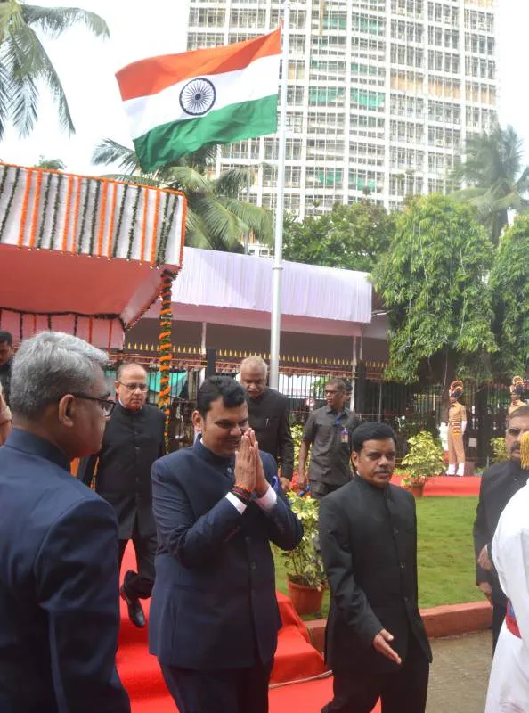 15 अगस्त के मौके पर मुंबई के प्रशासनिक मुख्यालय में मुख्यमंत्री देवेंद्र फडणवीस ने फहराया झंडा