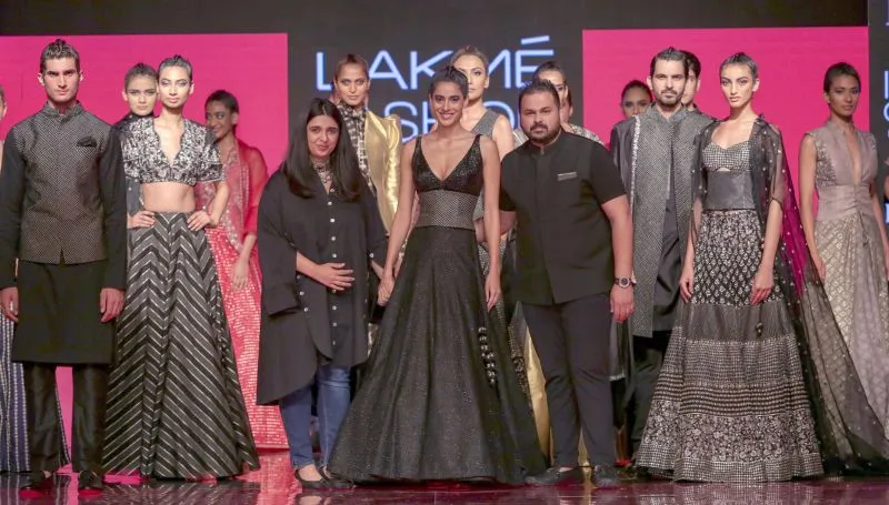 Lakme Fashion Week 2019 के 5वें दिन शो स्टॉपर बनीं दिवा धवन