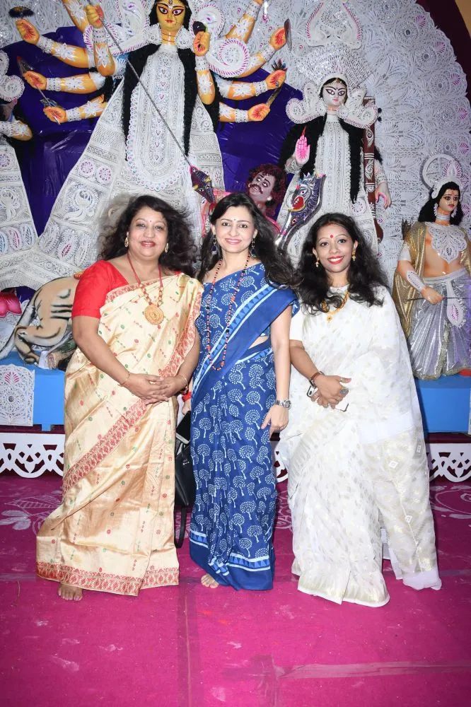 Photos: ‘कलर्स मलाड वेस्ट सरबोजोनिन दुर्गोत्सव 2019’ की षष्ठी पूजा में पहुंचे सेलेब्स