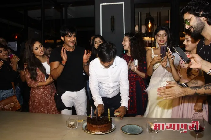 Santosh Gupta cutting the cake