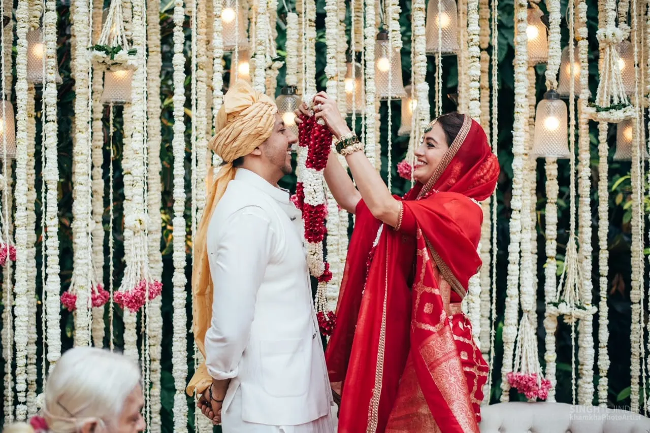 अभिनेत्री Dia Mirza ने एक प्राइवेट इक्विटी प्रोफेशनल वैभव से की शादी जिसे संपन्न किया एक महिला पुजारी ने