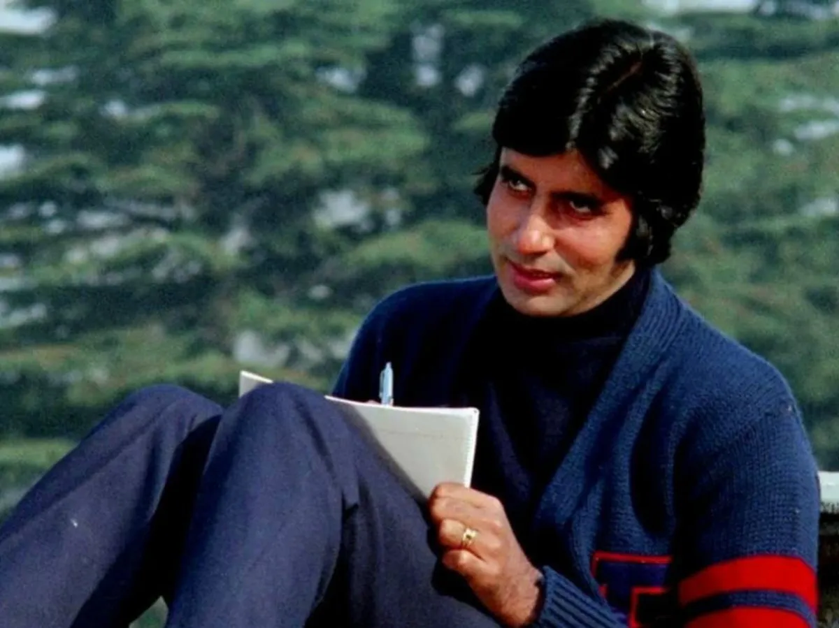 Rare & Stylish Photos Of Amitabh Bachchan Proving That His Sartorial  Choices Were Ahead Of His Time