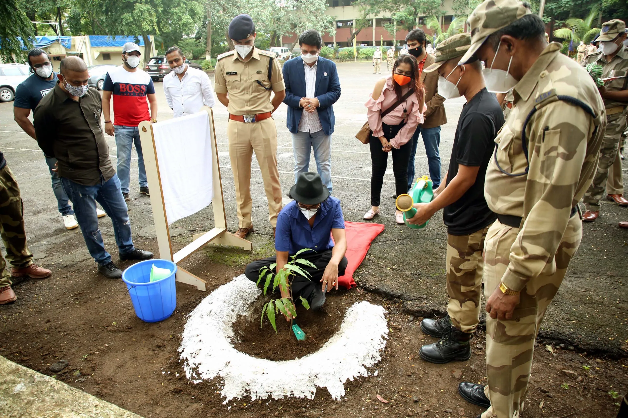 डॉ अब्दुल रहमान वनू ने CISF को वितरित किये N-95 फेस मास्क, सुनील ग्रोवर ने दिया समर्थन