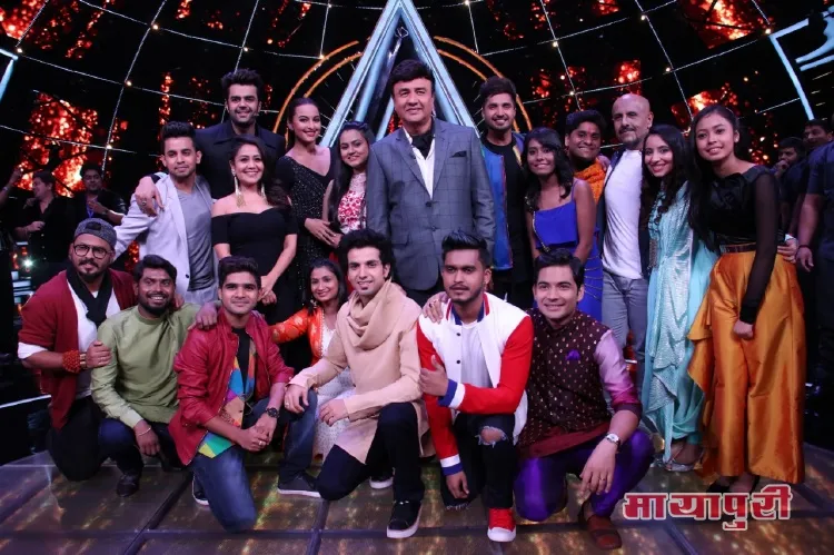 Maniesh Paul, Neha kakkar, Sonakshi Sinha, Anu Malik, Vishal Dadlani with Indian Idol 10 Contestants