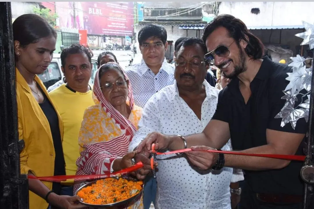 अभिनेता जावेद पठान का धनबाद की गलियों से सिल्वर स्क्रीन और बॉलीबुड तक का सफर, प्रीमियर पर जन्मदिन भी धूमधाम से मनाया गया |