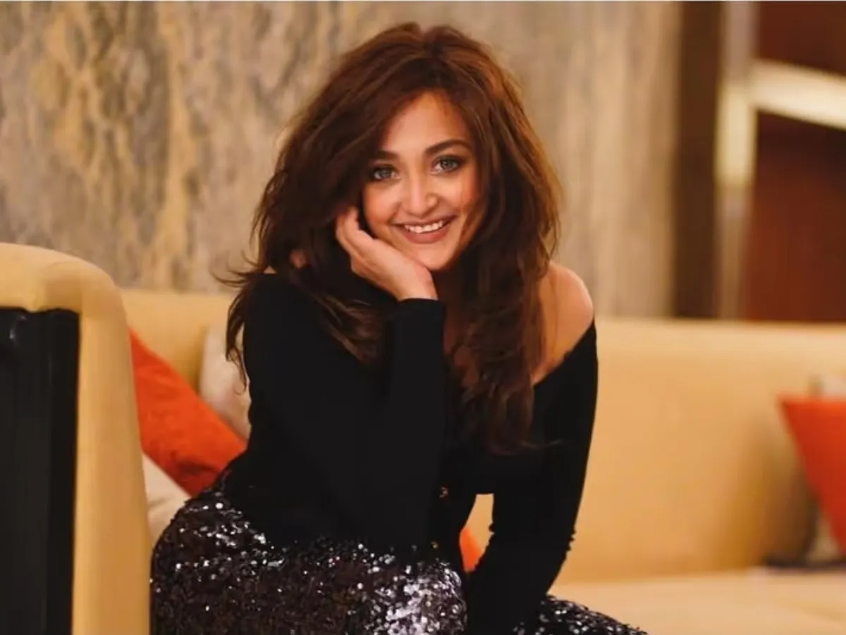 Who is Monali Thakur? Singer rushed to hospital after struggling to breathe  during live show