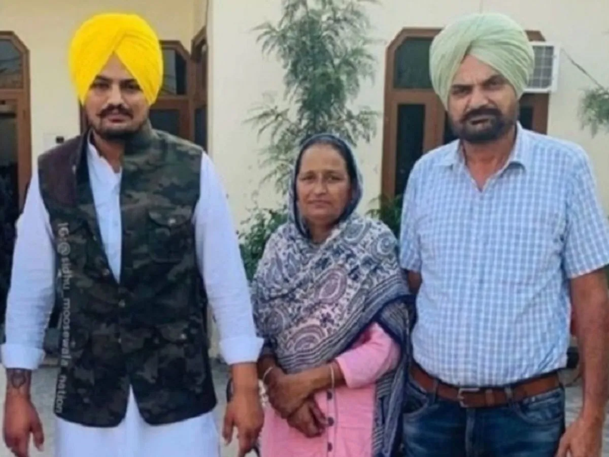 Sidhu Moosewala Family Business; Parents Suddenly Went Abroad | अचानक विदेश  गए मूसेवाला के माता-पिता: कई देशों में फैला पंजाबी सिंगर का कारोबार; पिछले  हफ्ते समेटने की ...