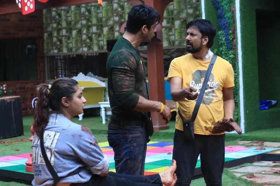 Bigg Boss-13, Day-24: सांप और सीढ़ी के कार्य ने घर में पैदा किया तनाव