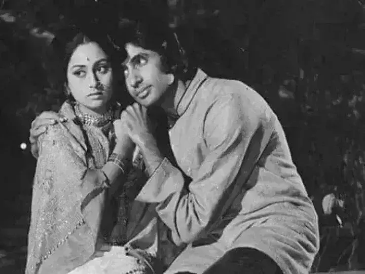 Amitabh Bachchan Jaya Bachchan old Interview Amitabh Jaya Love story  bollywood Valentine | जब Jaya Bachchan ने कहा था कि उन्हें 3 बच्चे संभालने  पड़ते हैं... Amitabh Bachchan को देनी पड़ी थी सफाई !