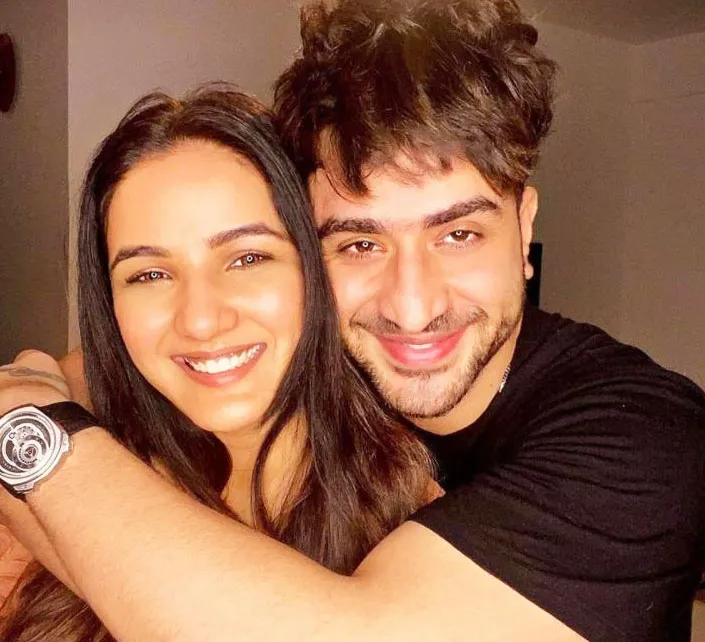 बिग बॉस फेम एली गोन्नी और जैस्मिन भसीन केवल दोस्त है या....  जानने के लिए पढ़ें पूरी खबर