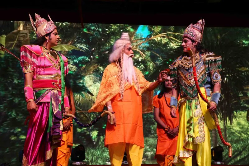 लवकुश रामलीला में तीसरे दिन अहिल्या उद्धार, धनुष विखंडन और सीता स्वयंवर का मनोहारी मंचन