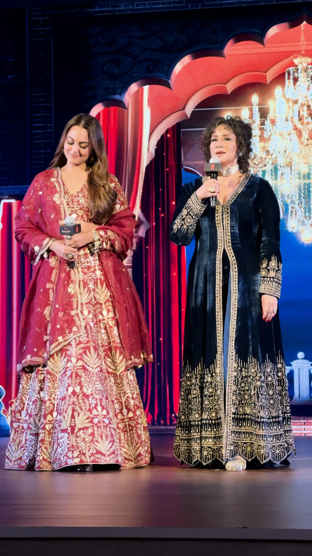 Heeramandi Trailer Launch Event: sonakshi sinha, manisha koirala reach in  royal look | हीरामंडी के ट्रेलर लॉन्च में पहुंचे सितारे: मनीषा कोइराला-  सोनाक्षी ने मंच पर बोला डायलॉग ...