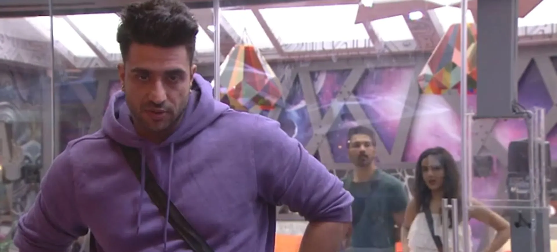 बिग बॉस हाउस से रेड जोन हुआ गायब, राहुल वैद्य की बातों से हर्ट हुई निक्की तंबोली