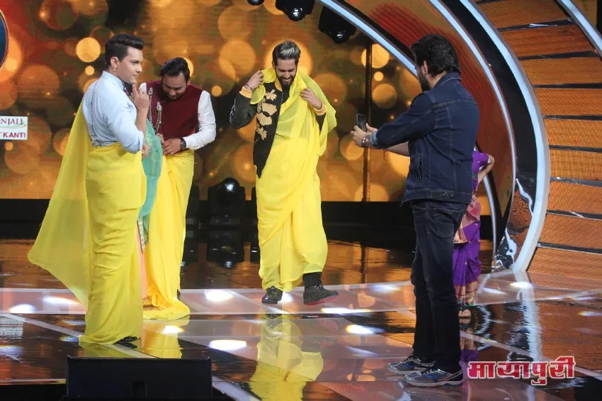 Shekhar Couldnt Resist To Click A Picture Of Aditya Draped In Yellow Saree