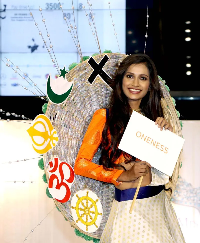 सेलेब्स ने मिस और मिसेज टियारा इंडिया के सेमीफाइनल में ठाणे के लैंडमार्क कार्स में शिरकत की 