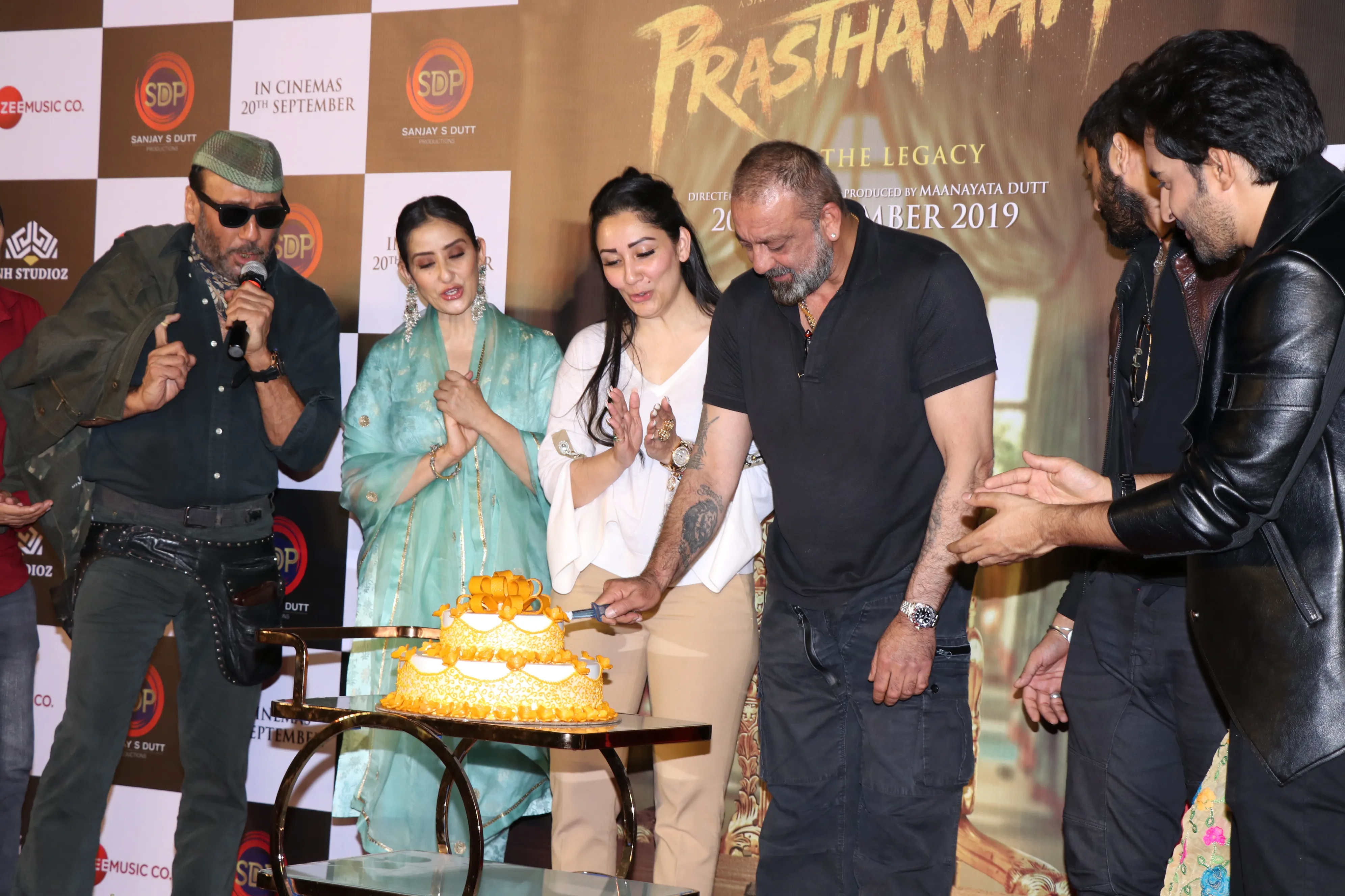 संजय दत्त ने अपने जन्मदिन पर लॉन्च किया फिल्म प्रस्थानम का टीज़र