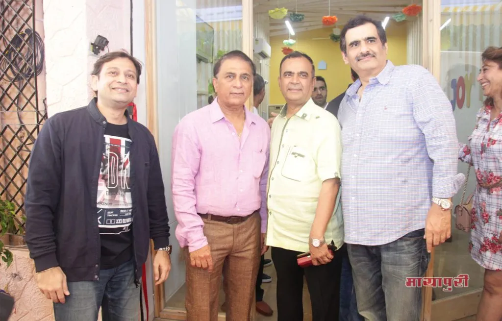 Sunil Gavaskar, Yogesh Lakhanvi, Manish Goswami