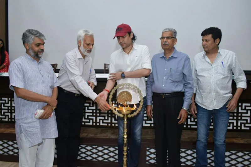 दुनिया की पहली मुख्यधारा की संस्कृत फिल्म "अहम ब्रह्मास्मि" फिल्म का ट्रेलर नई दिल्ली में लॉन्च हुआ