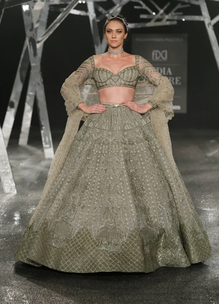 FDCI इंडिया कॉउचर वीक में फाल्गुनी और शेन के लिए शोस्टॉपर बनी सारा अली खान