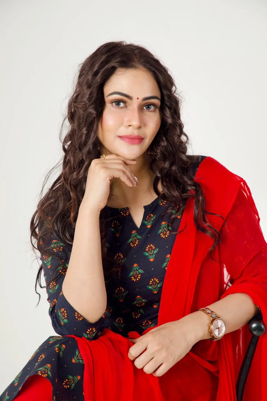 सेंसेशनल गर्ल जूही सिंह अपने बॉलीवुड डेब्यू के लिए हैं तैयार