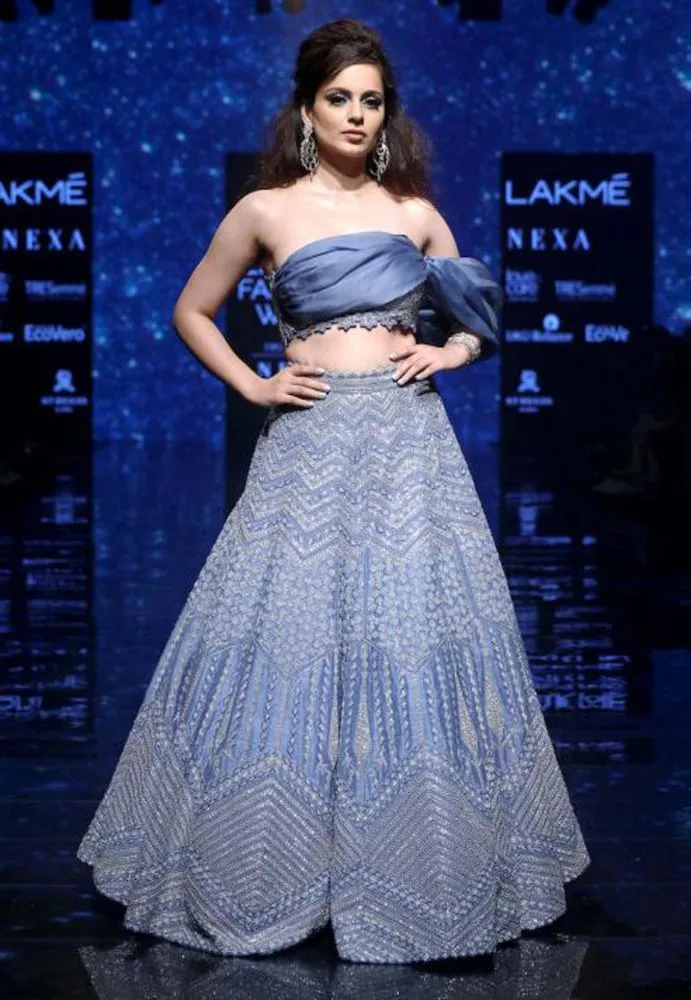 Lakme Fashion Week 2019 के 5वें दिन शबाना आज़मी, दिशा पाटनी और मलाइका अरोड़ा ने रैंप पर बिखेरा जलवा