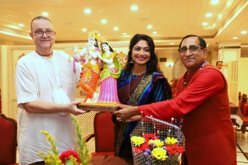 Photos: एक्ट्रेस आरती नागपाल ने गुरुद्वारे और इस्कॉन मंदिर में मनाया अपना जन्मदिन मनाया...