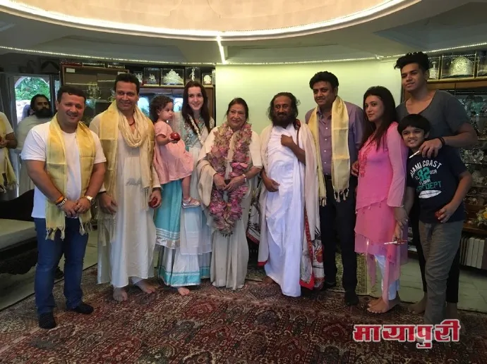 Swaraaj Kapoor with his wife and Daughter, Shri Shri Ravi Shankar, Meera (Mira) Upadaya