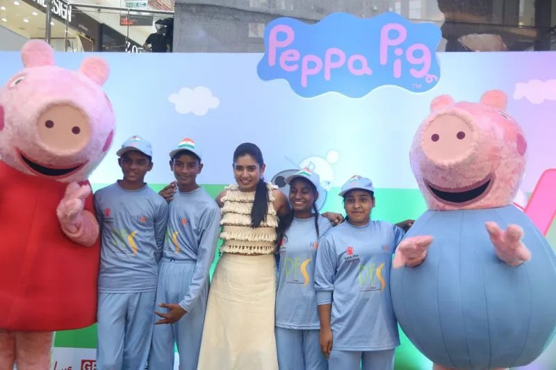 विश्व कप का जश्न मनाने के लिए, पेप्पा पिग ने मिताली राज के साथ एक भव्य कार्यक्रम का समापन किया
