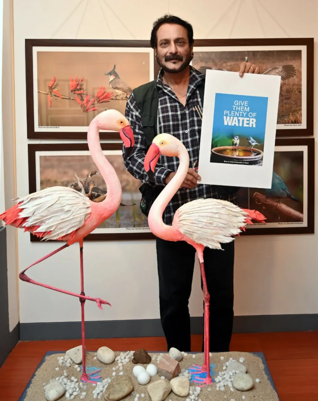 बेटे की शादी के बाद काम पर लौट एक्टर मिलिंद गुणाजी, पर्यावरण संरक्षण औऱ पक्षी बचाओ के खास प्रदर्शनी में हुए शामिल