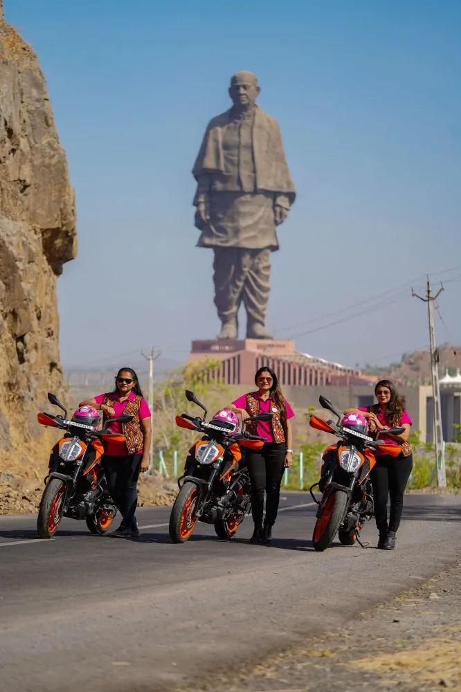 माननीय श्री योगी आदित्यनाथ जी ने 25 देशों की बाइकिंग क्वींस रैली को दिखाई झंडी